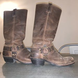FRYE Harness 12R boots 7.5 in Smoke brown color